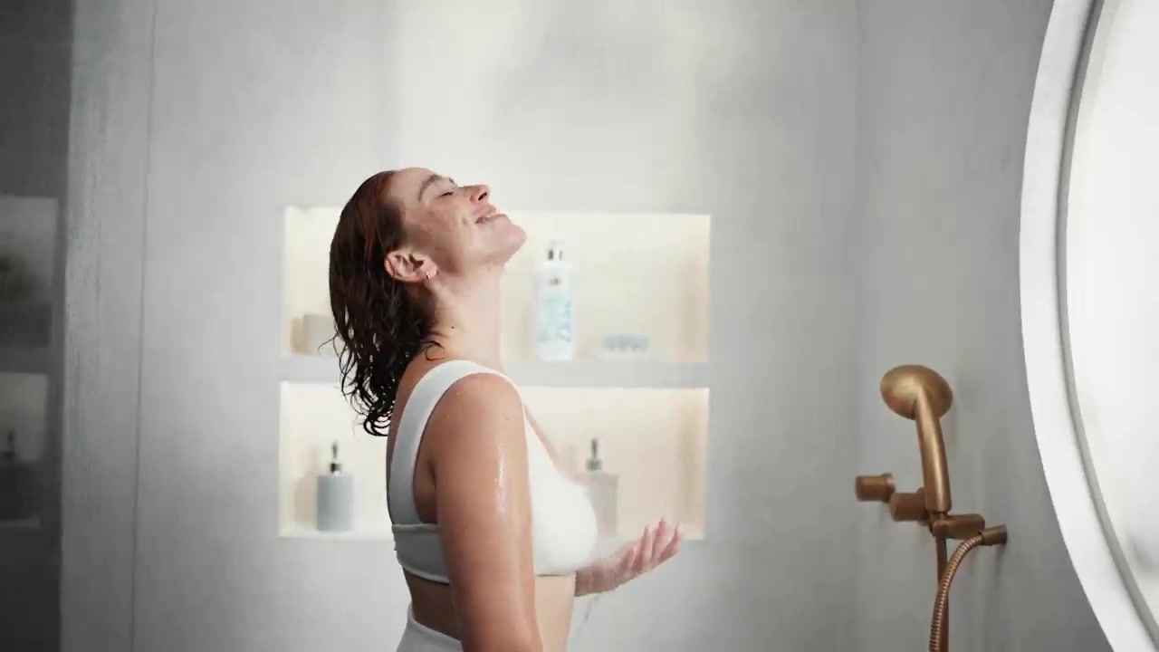 Dove — Banho de skincare — cena 1